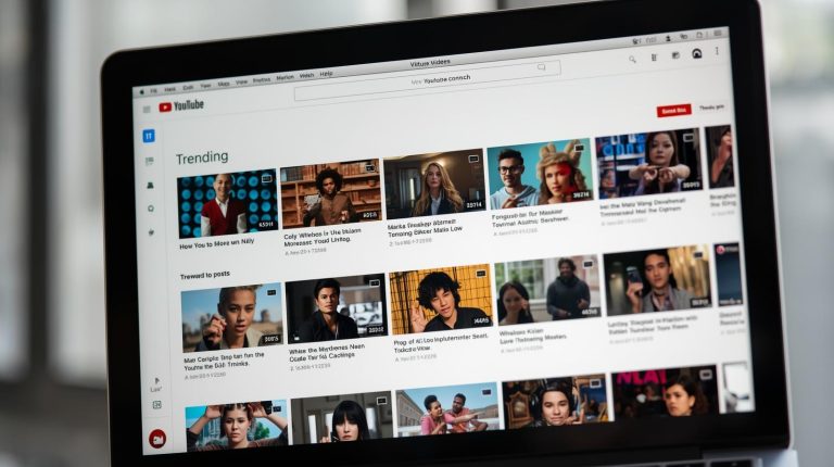 Karta na czasie YouTube – czy nadal istnieje i jak dziś zdobyć podobny zasięg?
